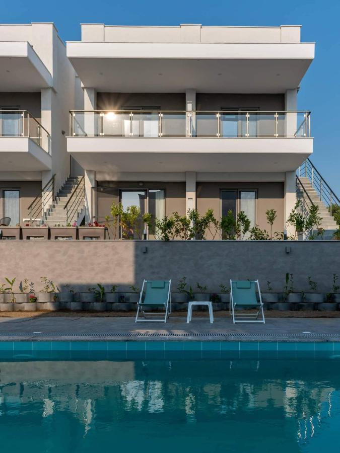 Heraclea Luxury Suites Nea Irakleia Exteriör bild