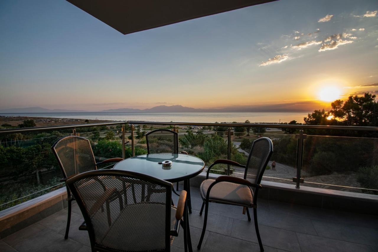 Heraclea Luxury Suites Nea Irakleia Exteriör bild