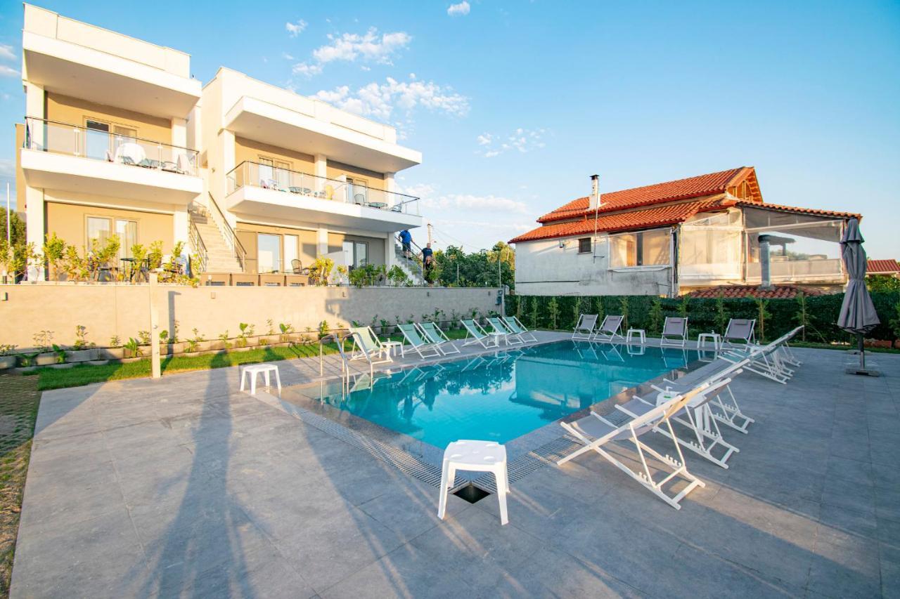 Heraclea Luxury Suites Nea Irakleia Exteriör bild