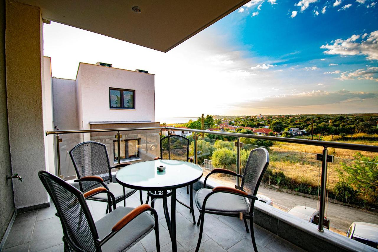 Heraclea Luxury Suites Nea Irakleia Exteriör bild