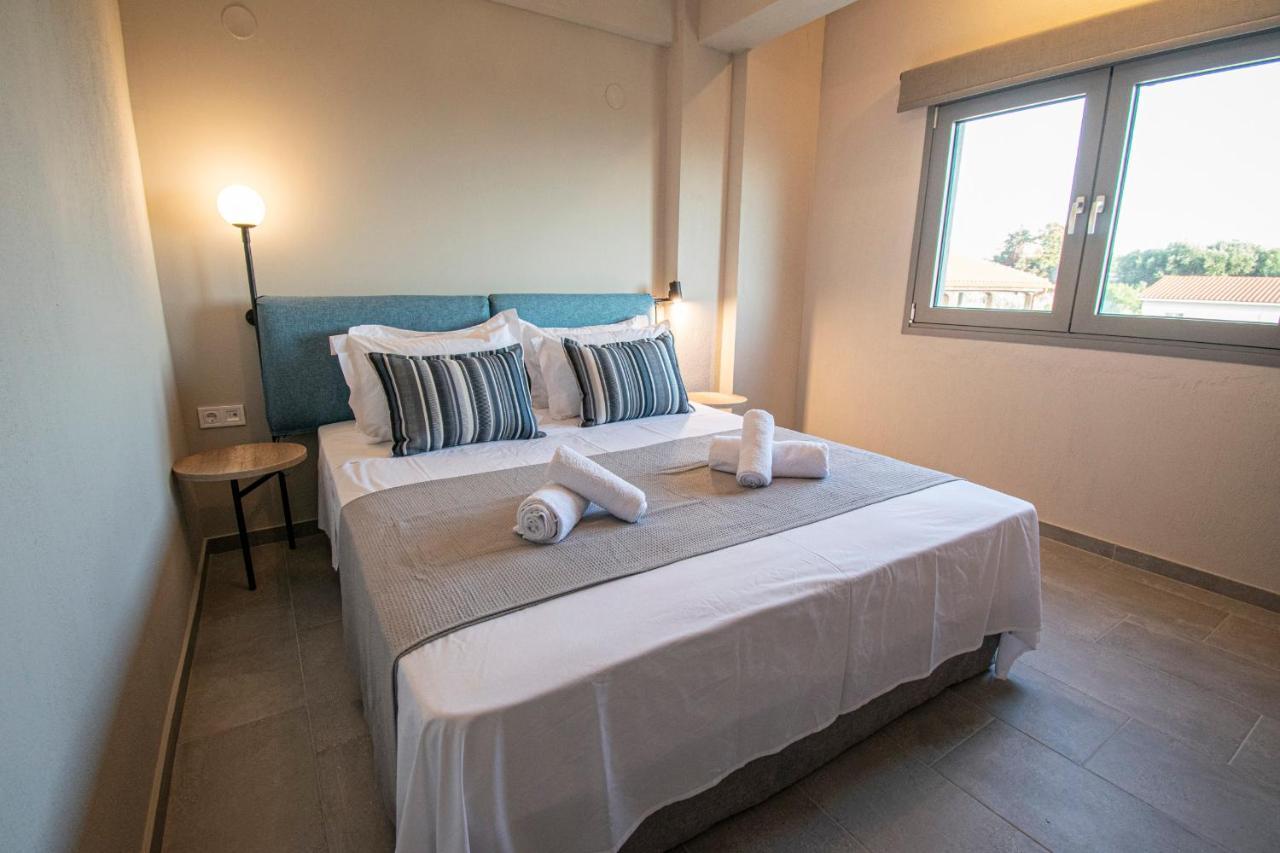 Heraclea Luxury Suites Nea Irakleia Exteriör bild